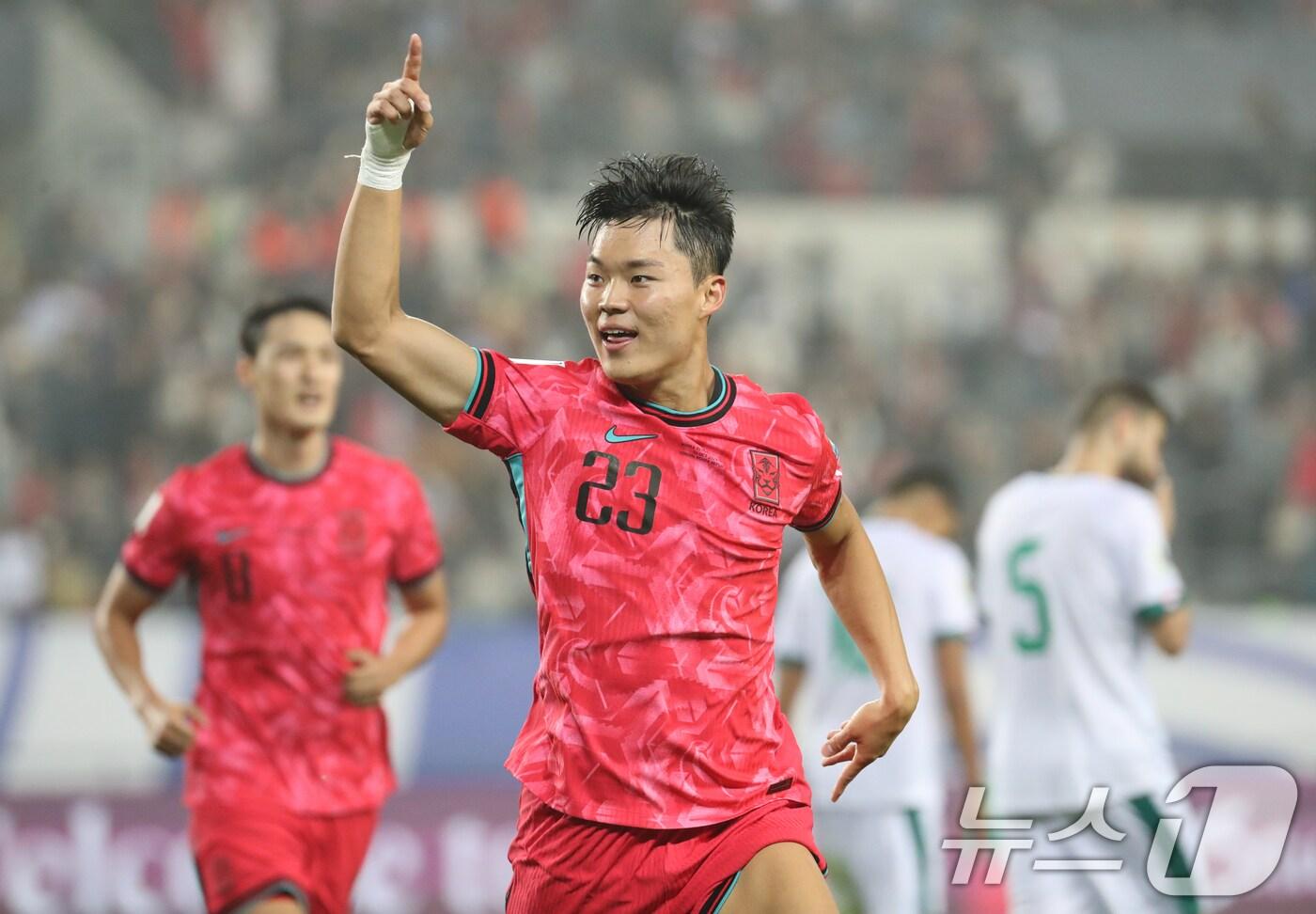 15일 오후 경기 용인시 처인구 용인미르스타디움에서 열린 2026 국제축구연맹&#40;FIFA&#41; 북중미 월드컵 아시아 3차 예선 B조 4차전 대한민국과 이라크의 경기, 대한민국 오현규가 추가골을 넣은 후 기뻐하고 있다. 2024.10.15/뉴스1 ⓒ News1 김영운 기자