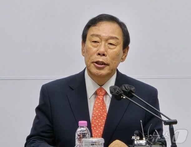 본문 이미지 - 최민호 세종시장이 17일 오전 시청에서 단식 사태 이후 시정운영에 대한구상을 밝히고 있다.  ⓒ News1 장동열 기자