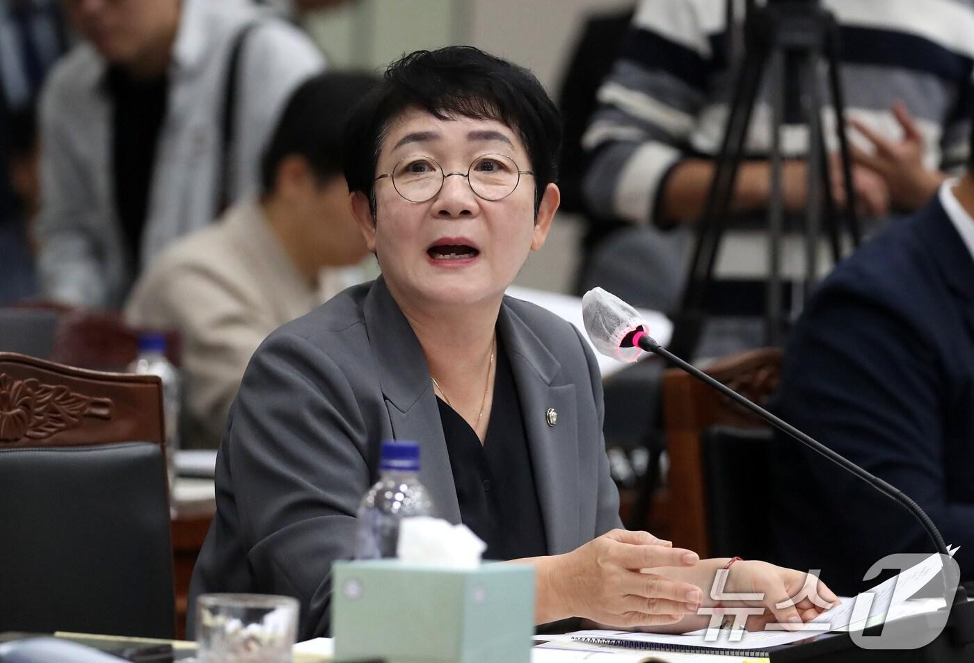 박정현 더불어민주당 의원(대전 대덕구)이 17일 오전 경북도청에서 열린 2024년도 국회 행정안전위원회 국정감사에서 질의하고 있다. 2024.10.17/뉴스1 ⓒ News1 공정식 기자