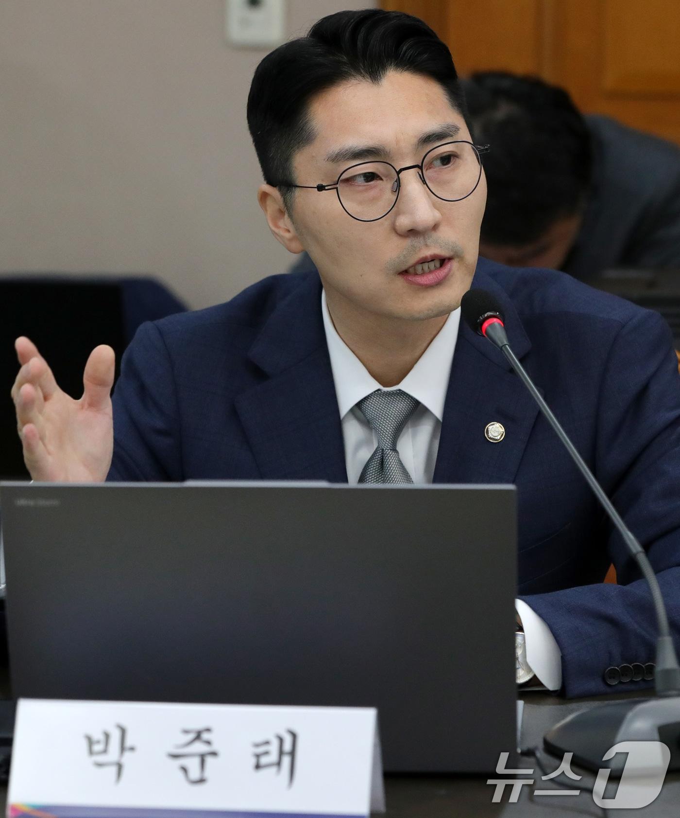 본문 이미지 - 박준태 국민의힘 의원이 17일 대전고등법원에서 열린 국회 법제사법위원회 국정감사에서 질의를 하고 있다. 2024.10.17/뉴스1 ⓒ News1 유경석 기자