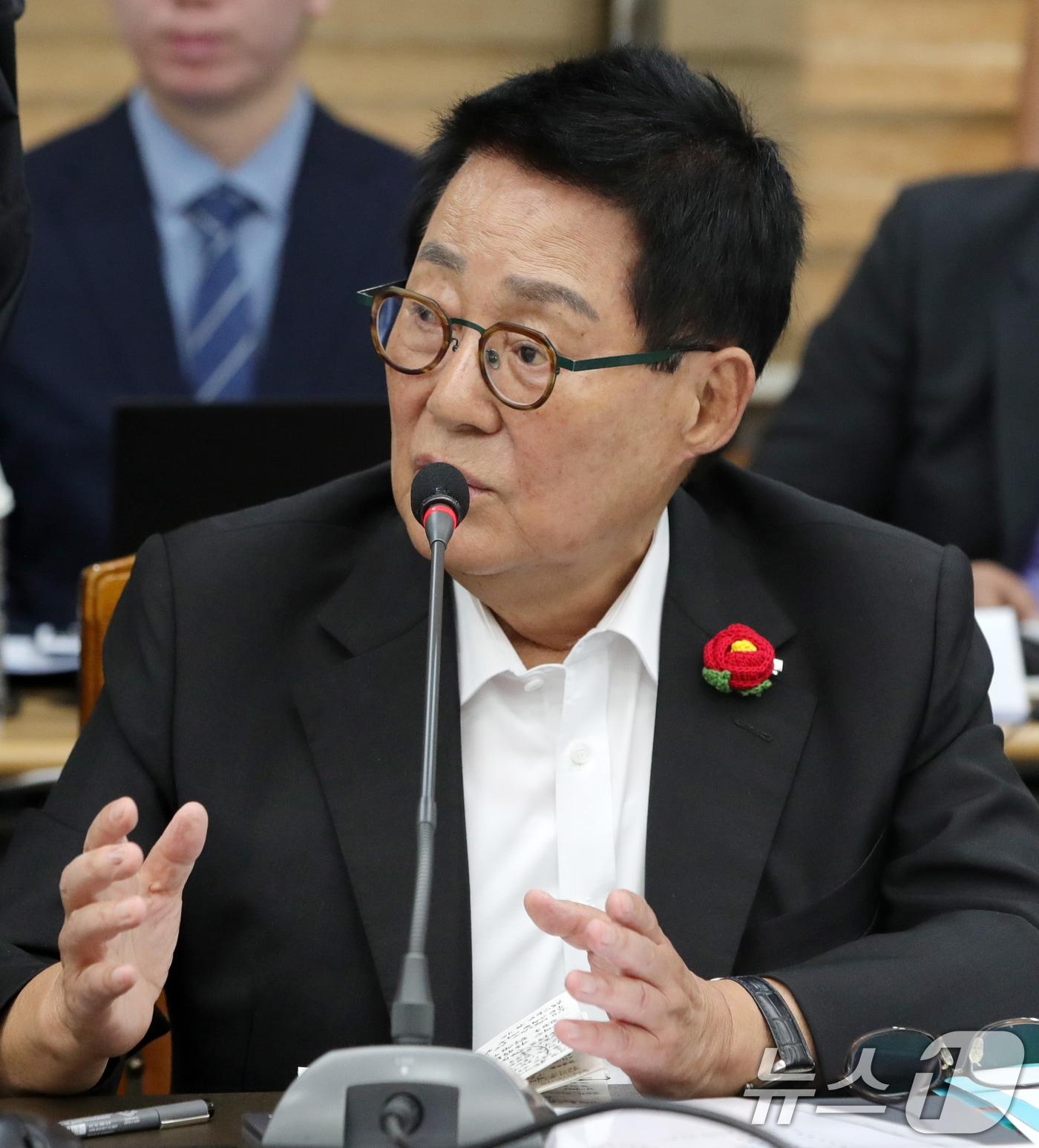 본문 이미지 - 박지원 더불어민주당 국회의원이 17일 대전광역시 대전고등법원에서 열린 국회 법제사법위원회 국정감사에서 질의를 하고 있다. 2024.10.17/뉴스1 ⓒ News1 유경석 기자