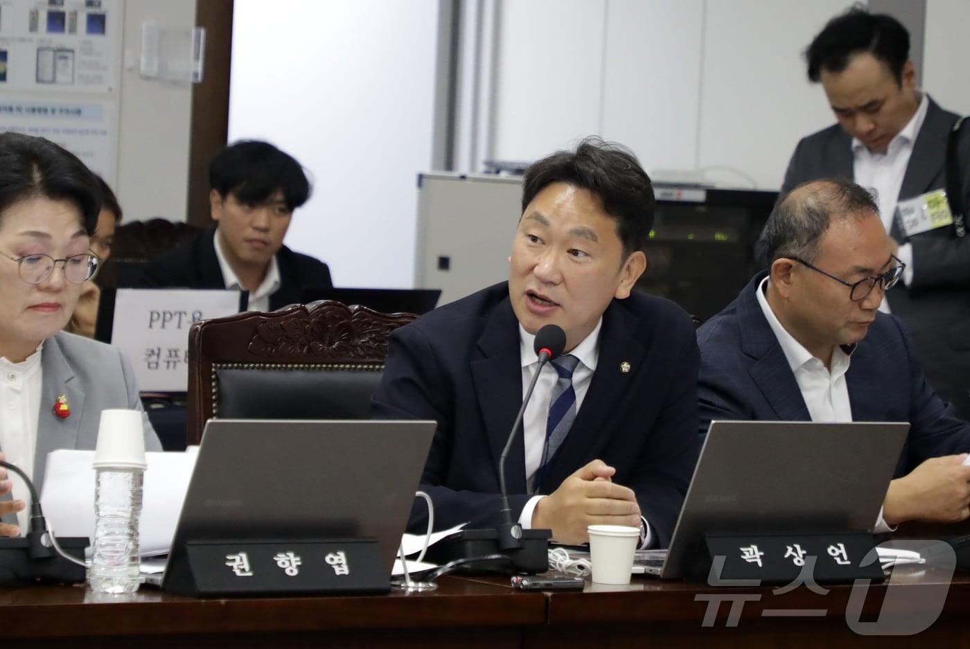 더불어민주당 곽상언 의원이 17일 한국석유공사에서 열린 국회 산업통상자원중소벤처기업위원회 국감에서 질의하고 있다.2024.10.17/뉴스1 ⓒ News1 김지혜 기자