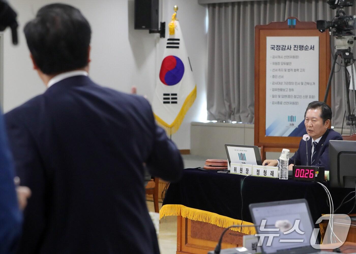 17일 대전광역시 대전고등검찰청에서 열린 국회 법제사법위원회 국정감사에서 정청래 위원장과 송석준 국민의힘 의원이 언성을 높이고 있다. 2024.10.17/뉴스1 ⓒ News1 유경석 기자