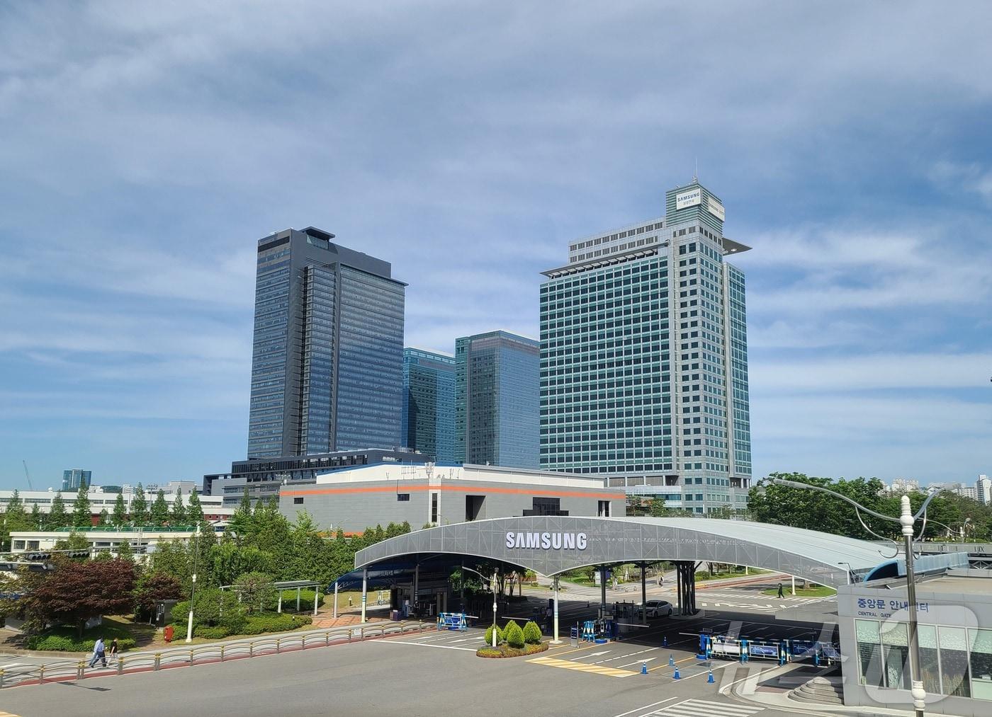 본문 이미지 - 삼성전자 수원사업장(삼성전자 제공) ⓒ News1 김재현 기자