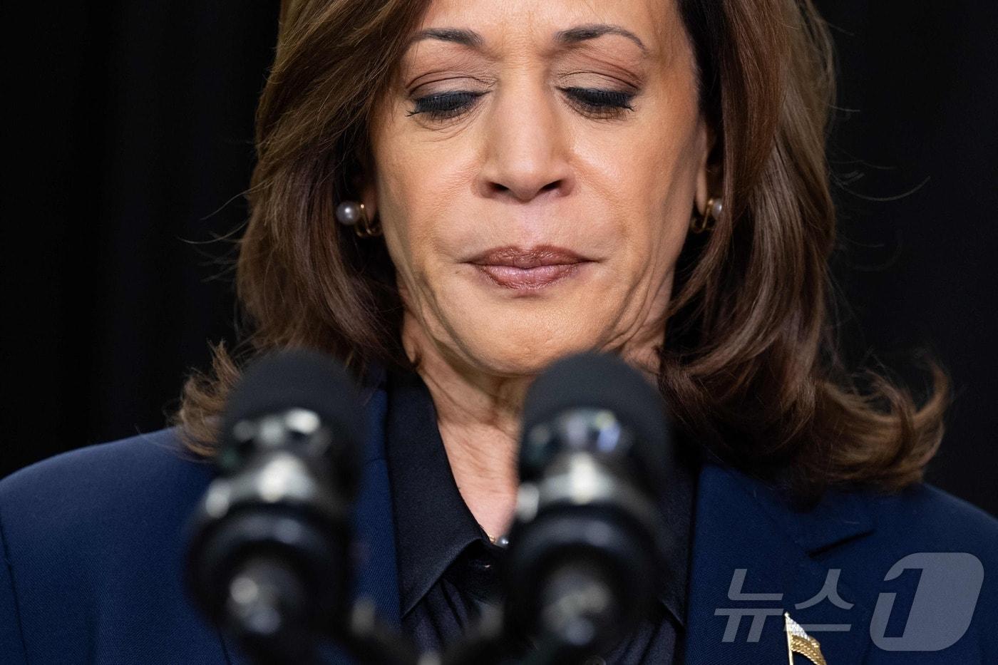 미국 민주당 대통령 선거 후보인 카멀라 해리스 부통령이 17일 (현지시간) 위스콘신주 밀워키에서 기자회견을 갖고 팔레스타인 무장 정파 하마스의 수장인 야흐야 신와르 사망에 "미국, 이스라엘을 비롯해 세계가 더 나은 삶을 살게 됐다고 확인했다＂고 밝히고 있다. 2024.10.18 ⓒ AFP=뉴스1 ⓒ News1 우동명 기자