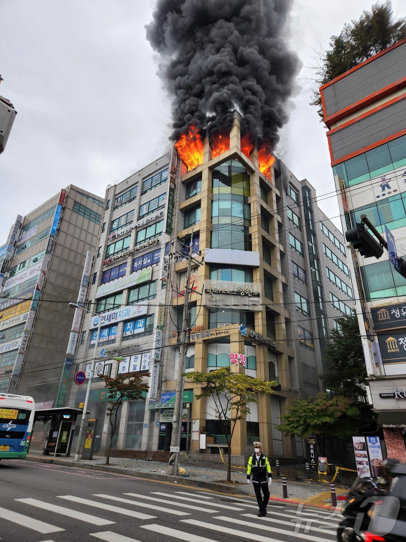 본문 이미지 - 경기 양주시 덕정동 교육연구시설(학원) 화재 (사진제공=경기도북부소방재난본부).