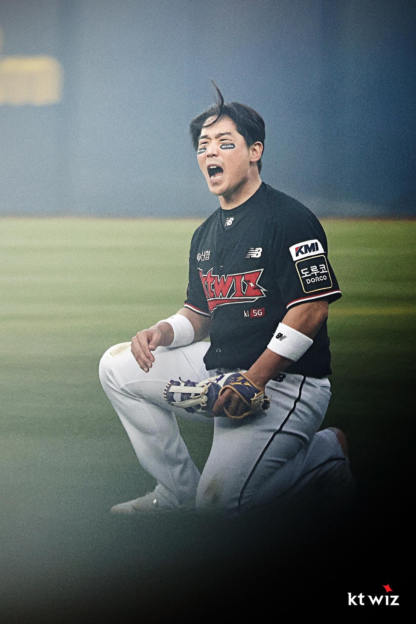 본문 이미지 - KT 위즈 박경수가 22년 간의 현역 생활을 마무리하고 은퇴를 선언했다. (KT 제공)