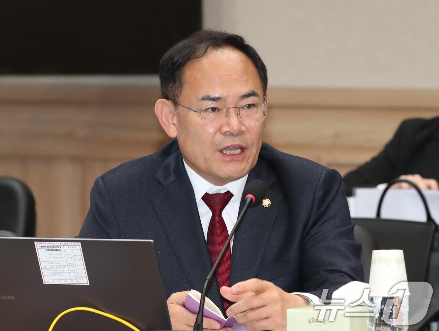 본문 이미지 - 임종득 국민의힘 위원이 18일 충남 계룡대에서 열린 국회 국방위원회의 해군본부에 대한 국정감사에서 질의하고 있다. 2024.10.18/뉴스1 ⓒ News1 김기태 기자