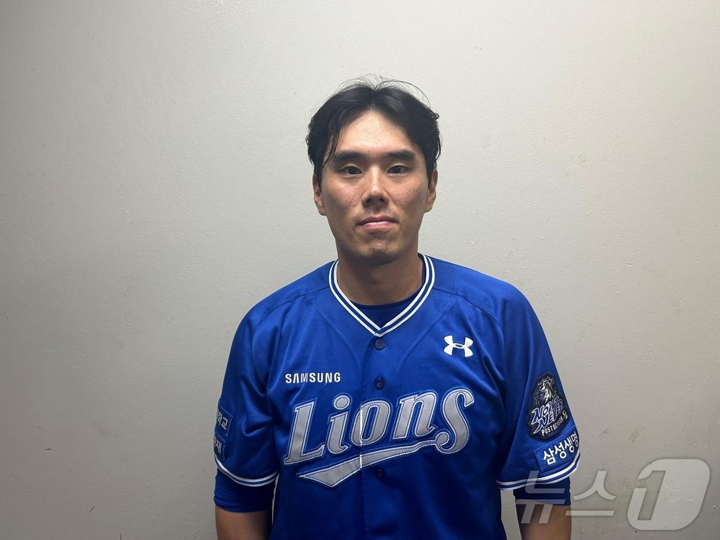 본문 이미지 - 19일 서울 잠실구장에서 열린 삼성과 LG의 플레이오프 4차전 직후 뉴스1과 만난 삼성 마무리 김재윤. 2024.10.19/뉴스1 ⓒ News1 문대현 기자