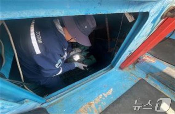 본문 이미지 - 어선 기관점검(해양수산부 제공)