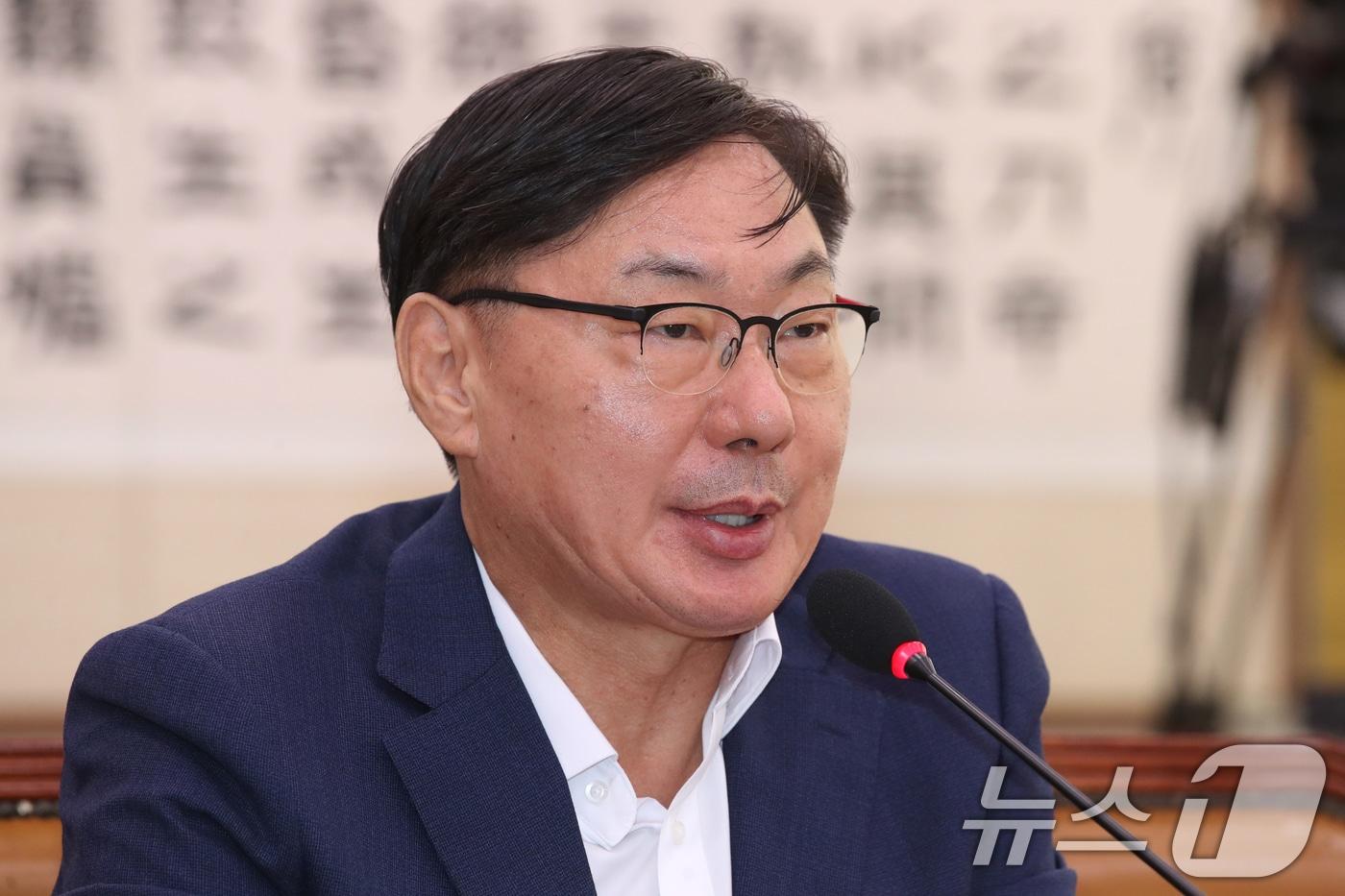 이화영 전 경기도평화부지사가 지난해 10월 2일 오전 서울 여의도 국회 법제사법위원회 전체회의장에서 열린 박상용 수원지검 부부장검사 탄핵소추사건 조사 청문회에 출석해 정청래 위원장의 질의에 답하고 있다./뉴스1 ⓒ News1 이광호 기자