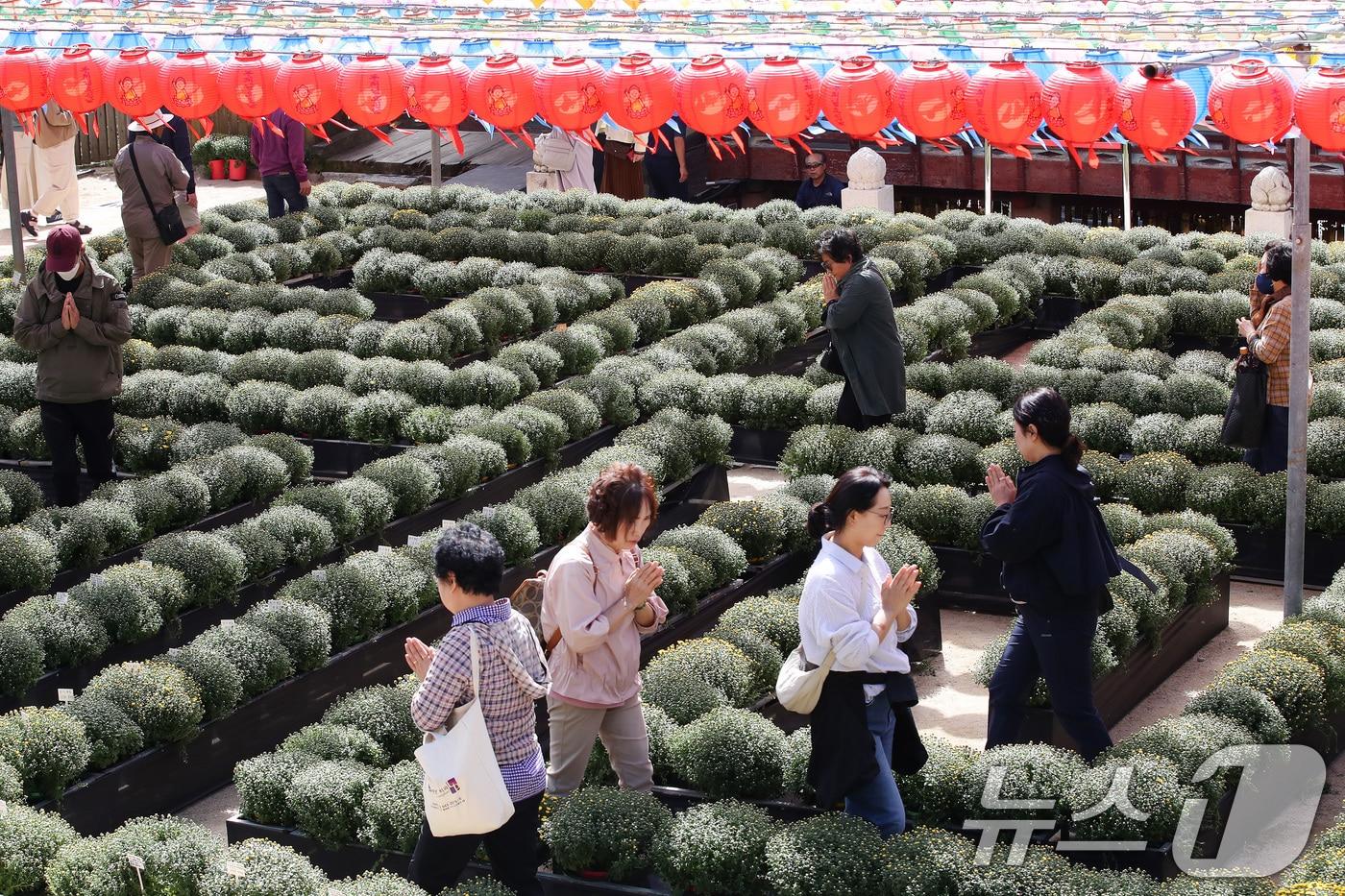 스님들의 산중&#40;山中&#41; 장터 문화를 재현한 전국 유일의 승시&#40;僧市&#41; 축제가 대구 팔공산 자락에서 열린다. 사진은 지난해 열린 축제 모습. 2024.10.2/뉴스1 ⓒ News1 자료 사진