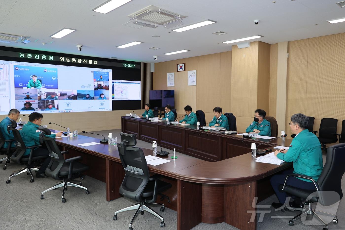 본문 이미지 - 농진청은 2일 '제18호 태풍 끄라톤'에 대비한 농촌진흥기관 회의를 진행했다고 밝혔다.(농진청 제공)2024.10.2/뉴스1