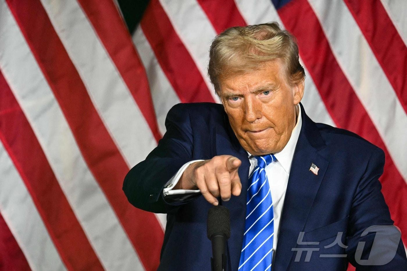 1일(현지시간) 미국 공화당 대선후보인 도널드 트럼프 전 대통령이 위스콘신주 밀워키의 과학박물관인 '디스커버리 월드'에서 열린 선거 행사에서 발언하고 있다. 2024.10.01 ⓒ AFP=뉴스1 ⓒ News1 김지완 기자