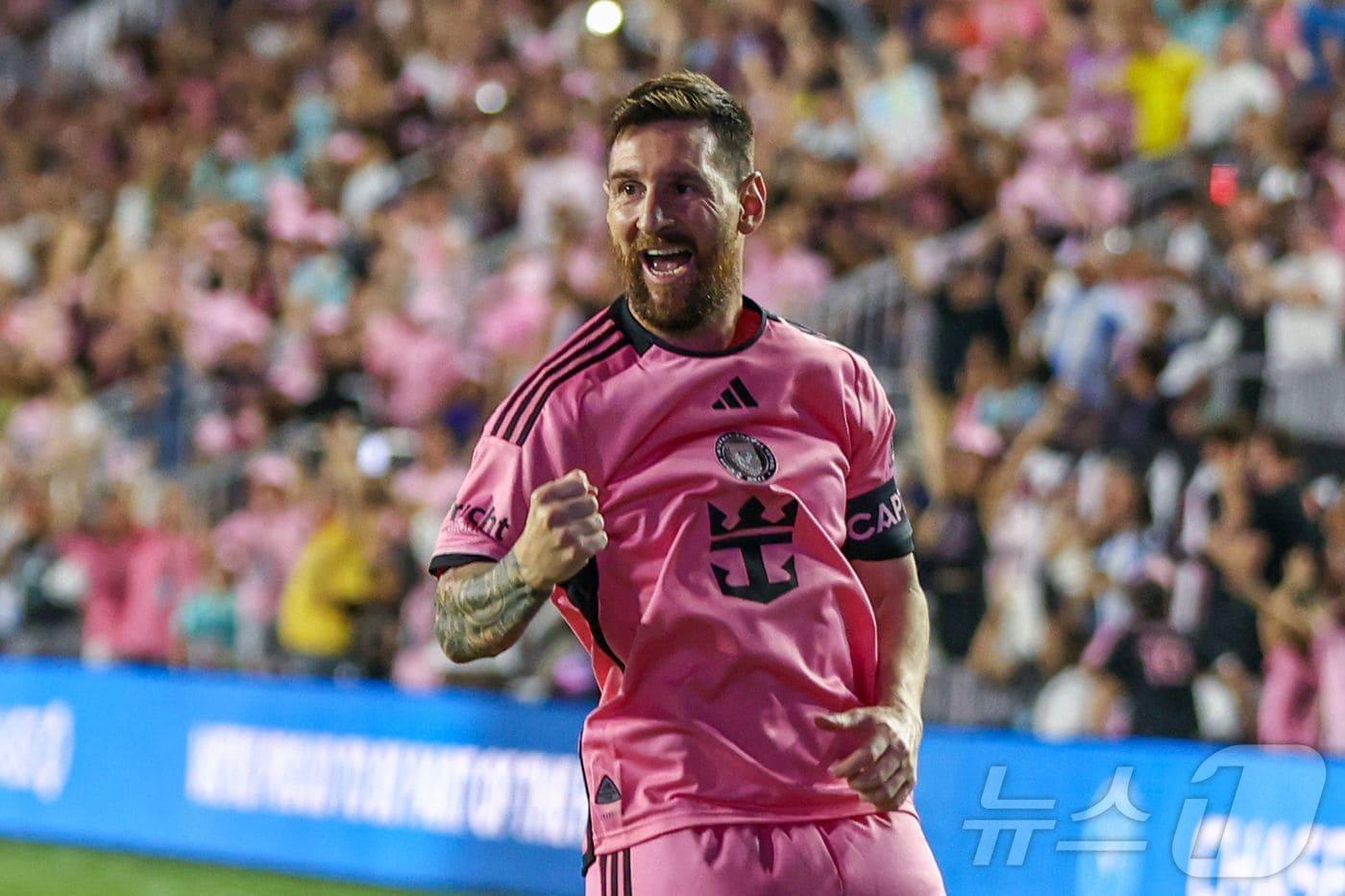 인터 마이애미의 리오넬 메시가 20일(한국시간) 열린 2024 MLS 뉴잉글랜드 레볼루션과 경기에서 3골을 기록했다. ⓒ AFP=뉴스1