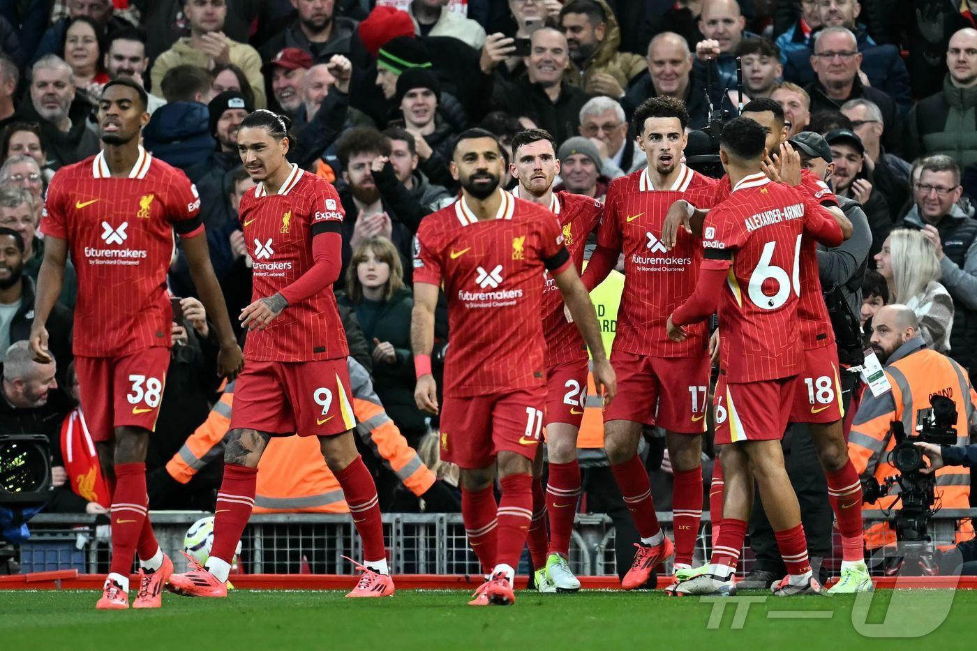 본문 이미지 - 리버풀이 21일(한국시간) 첼시를 꺾고 2024-25 EPL 선두로 올라섰다. ⓒ AFP=뉴스1
