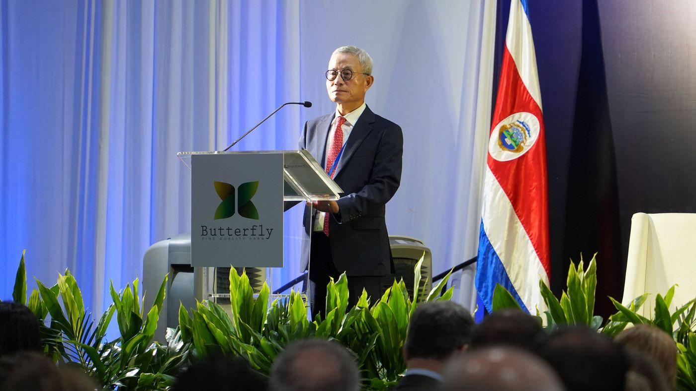 코스타리카 공장 준공 행사에 참석한 김웅기 글로벌세아 회장(쌍용건설 제공).