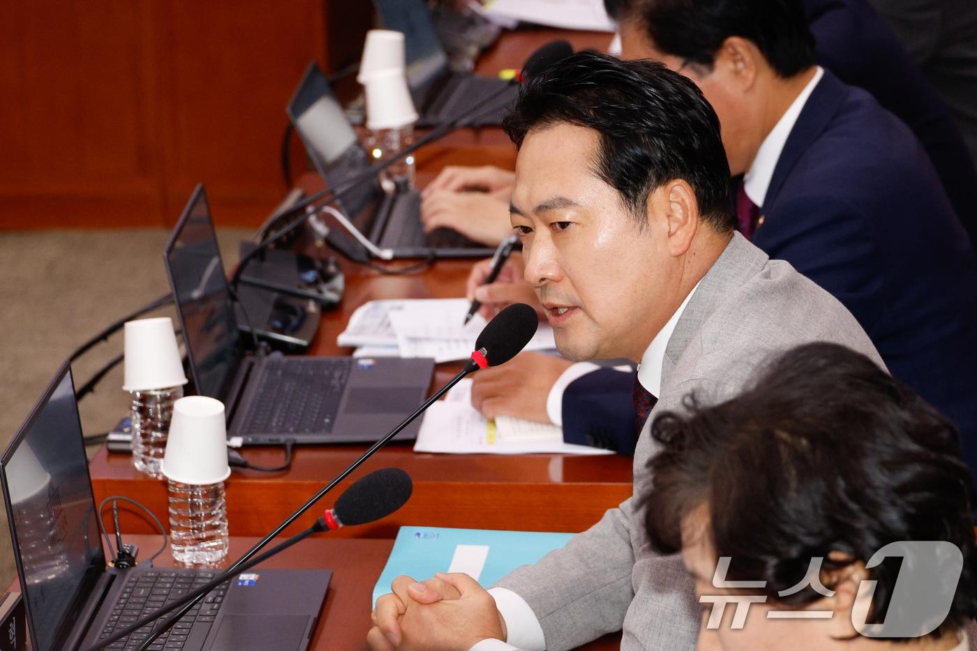 장동혁 국민의힘 의원이 21일 오전 서울 여의도 국회 법제사법위원회에서 열린 대검찰청 국정감사에서 공직선거법 위반으로 기소된 상황에서 이해충돌 우려가 있을 것 같다"며 국감에 참여하지 않겠다고 밝히고 있다. 2024.10.21/뉴스1 ⓒ News1 안은나 기자