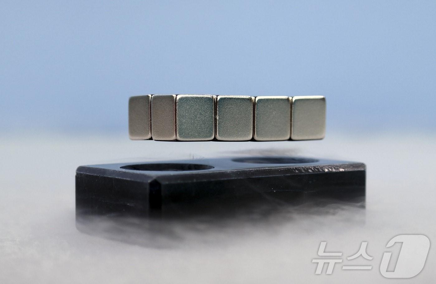 초전도 공중부양 현상. (원자력연 제공)/뉴스1