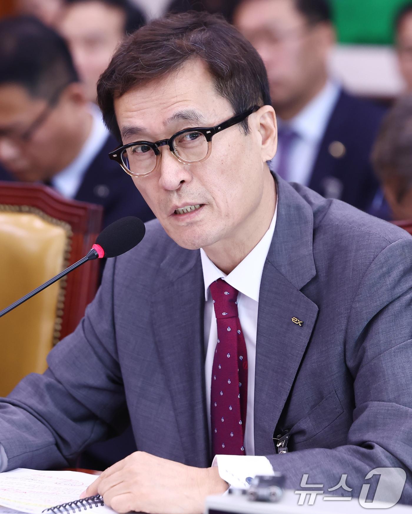 본문 이미지 - 함진규 한국도로공사 사장이 21일 오전 서울 여의도 국회 국토교통위원회에서 열린 한국도로공사, 한국교통안전공단, 한국도로공사서비스 등에 대한 국정감사에서 의원 질의에 답변하고 있다. 2024.10.21/뉴스1 ⓒ News1 김민지 기자