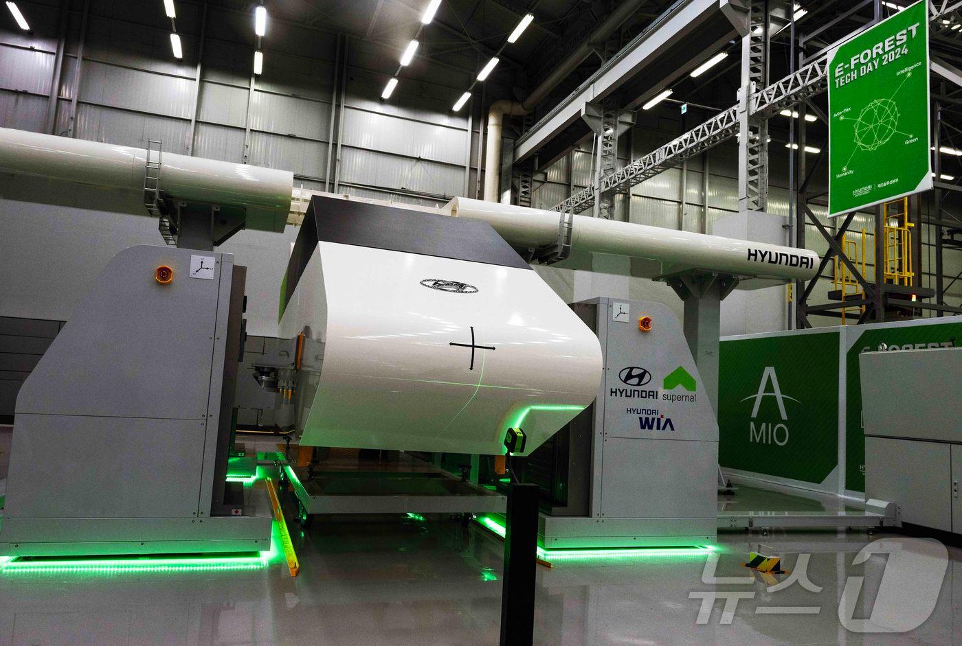 21일 현대차·기아 의왕연구소에서 열린 '이포레스트 테크데이'에 전시된 도심환경교통(UAM) 날개·동체 자동 정렬 시스템 (현대차 제공) 