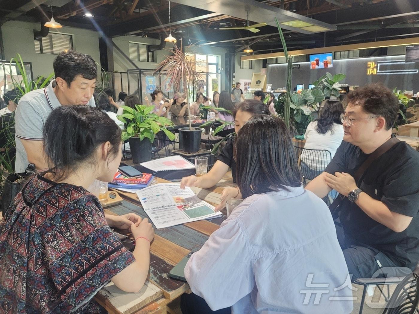 본문 이미지 - 충북교육청 국제교육원은 21일 세계시민 교과 지도 역량 강화를 위한 선도교사 운영 성과보고회를 개최했다.(충북교육청 제공)/뉴스1