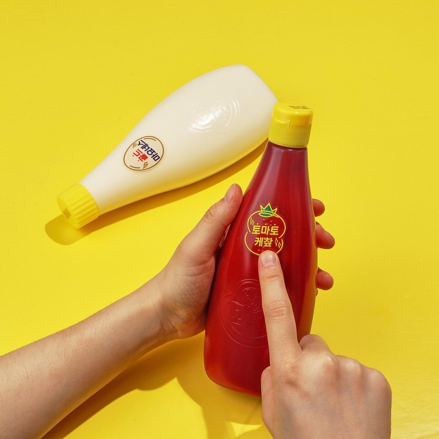 본문 이미지 - 점자 스티커가 적용된 오뚜기 케챂·마요네스(오뚜기 제공).