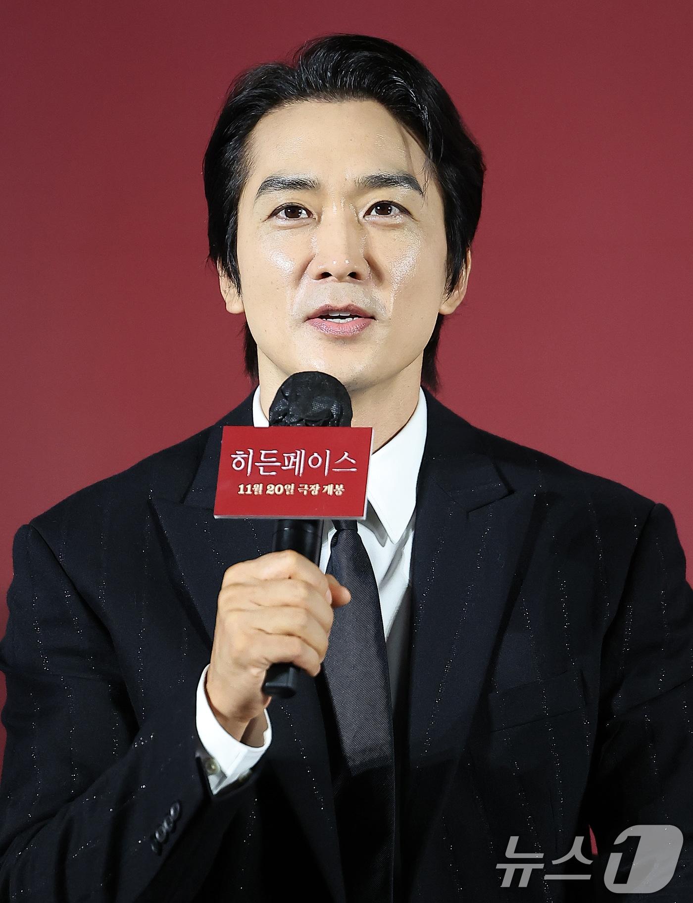 본문 이미지 - 배우 송승헌이 22일 서울 광진구 건대 롯데시네마에서 열린 영화 '히든페이스' 제작보고회에 참석해 인사말을 하고 있다. 영화 ‘히든페이스’는 실종된 약혼녀 ‘수연’(조여정)의 행방을 쫓던 ‘성진’(송승헌) 앞에 ‘수연’ 후배 ‘미주’(박지현)가 나타나고, 사라진 줄 알았던 ‘수연’이 그들과 가장 가까운 비밀의 공간에 갇힌 채 벗겨진 민낯을 목격하며 벌어지는 색(色)다른 밀실 스릴러다. 오는 11월 20일 개봉. 2024.10.22/뉴스1 ⓒ News1 김진환 기자