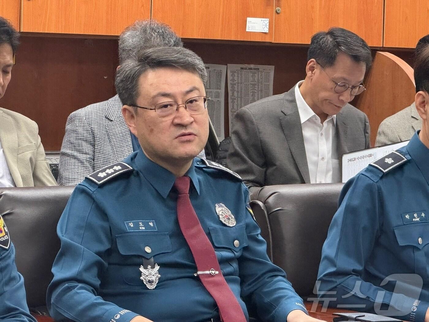 본문 이미지 - 김도형 인천경찰청장이 22일 오전 인천경찰청 브리핑룸에서 열린 기자간담회에서 설명하고 있다.2024.10.22/뉴스1