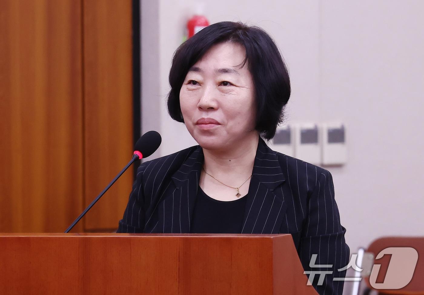 정계선 서울서부지방법원장이 22일 오전 서울 여의도 국회 법제사법위원회에서 열린 서울중앙지방법원, 서울고등법원 등에 대한 국정감사에 출석, 의원 질의에 답변하고 있다. 2024.10.22/뉴스1 ⓒ News1 김민지 기자