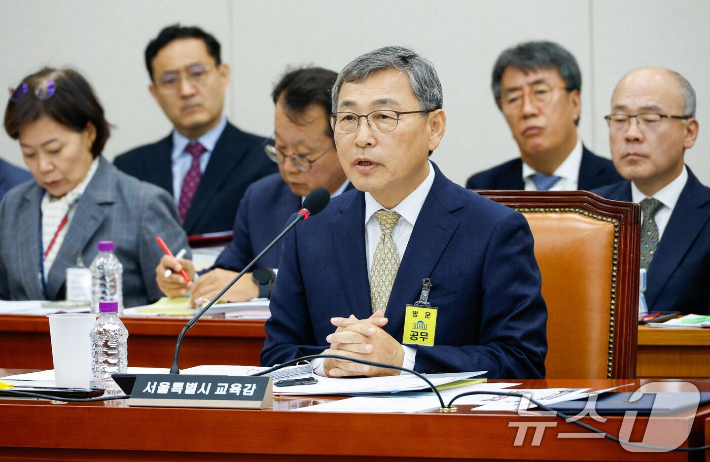 본문 이미지 - 정근식 서울시교육감이 22일 오전 서울 여의도 국회 교육위원회에서 열린 서울특별시교육청·인천광역시교육청·경기도교육청 국정감사에서 의원 질의에 답하고 있다. 2024.10.22/뉴스1 ⓒ News1 안은나 기자