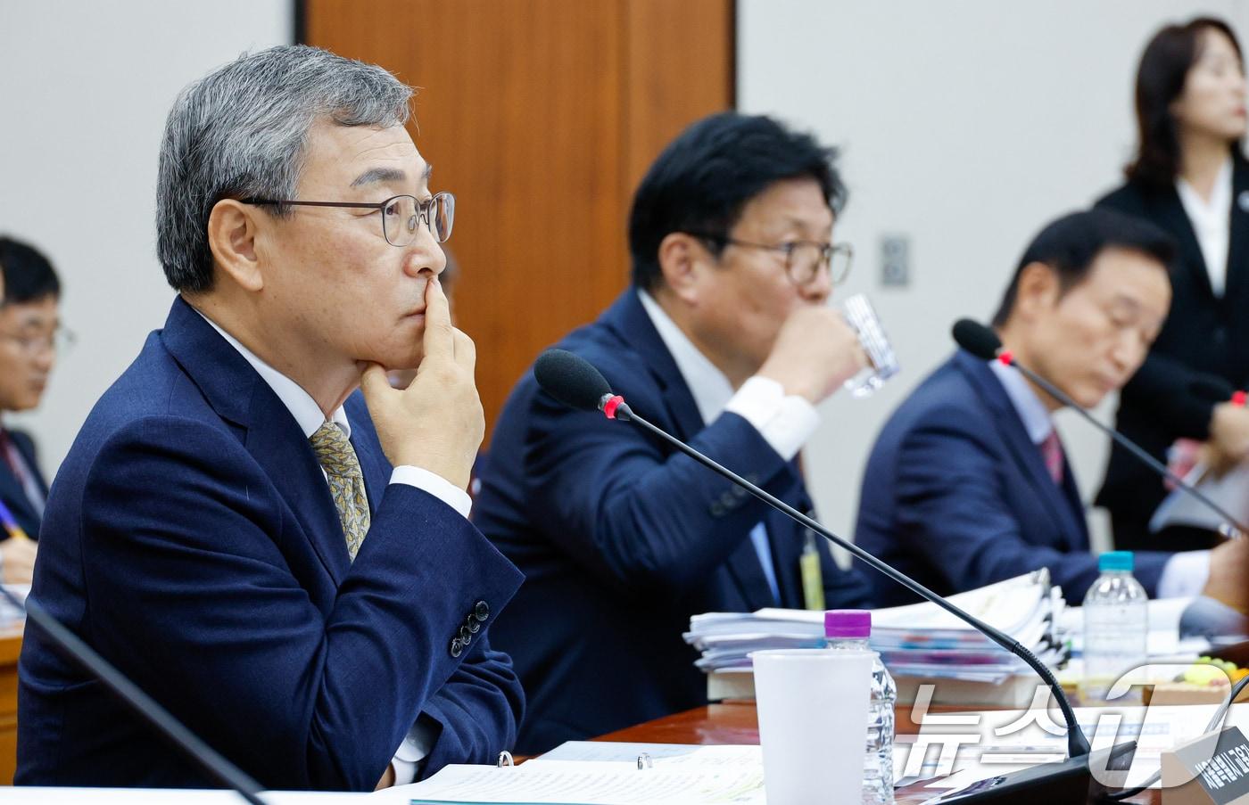 정근식 서울시교육감이 지난해 10월 22일 서울특별시교육청·인천광역시교육청·경기도교육청 국정감사에서 의원 질의를 듣고 있다. 2024.10.22/뉴스1 ⓒ News1 안은나 기자