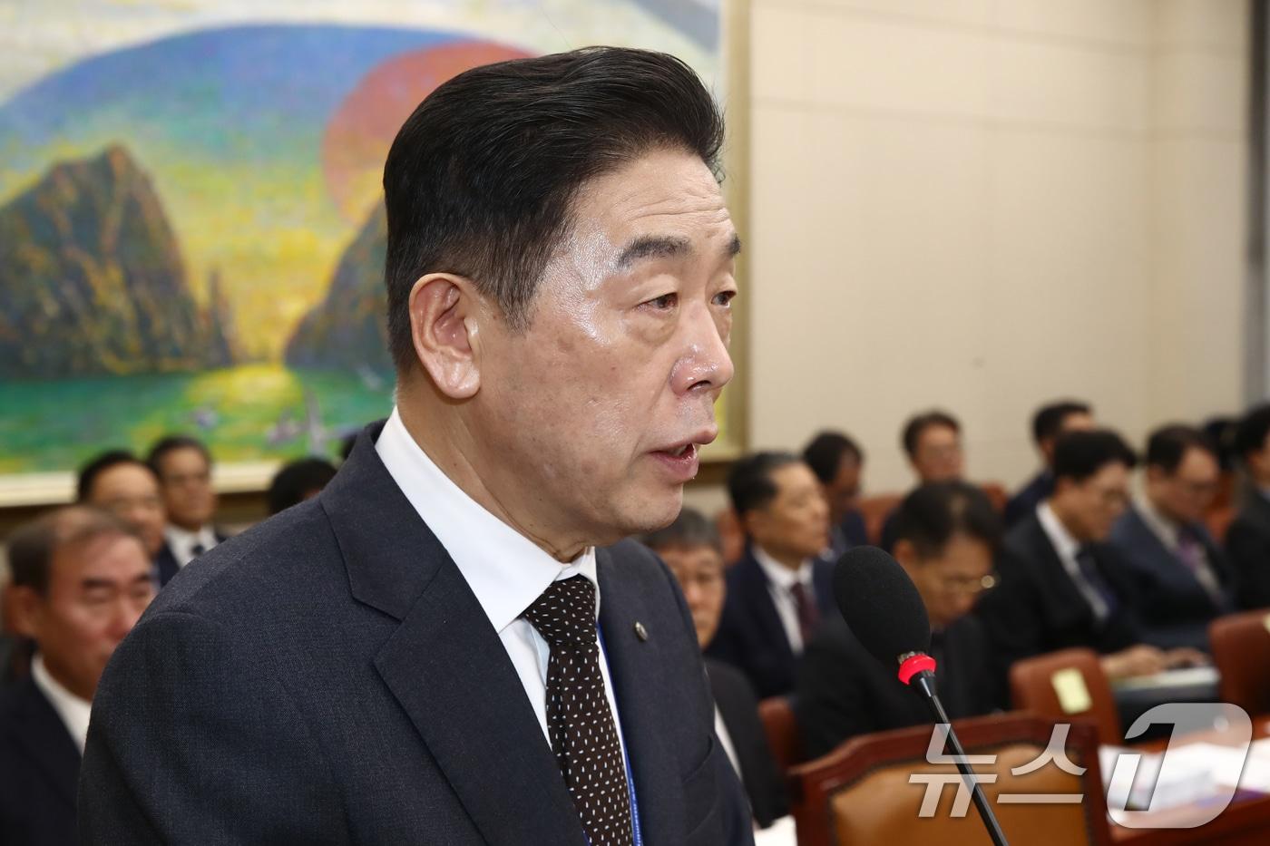 본문 이미지 - 김형석 독립기념관장이 22일 오전 서울 여의도 국회에서 열린 정무위원회의 국가보훈부, 둑립기념관 등에 대한 국정감사에 출석해 업무보고를 하고 있다. 2024.10.22/뉴스1 ⓒ News1 이광호 기자