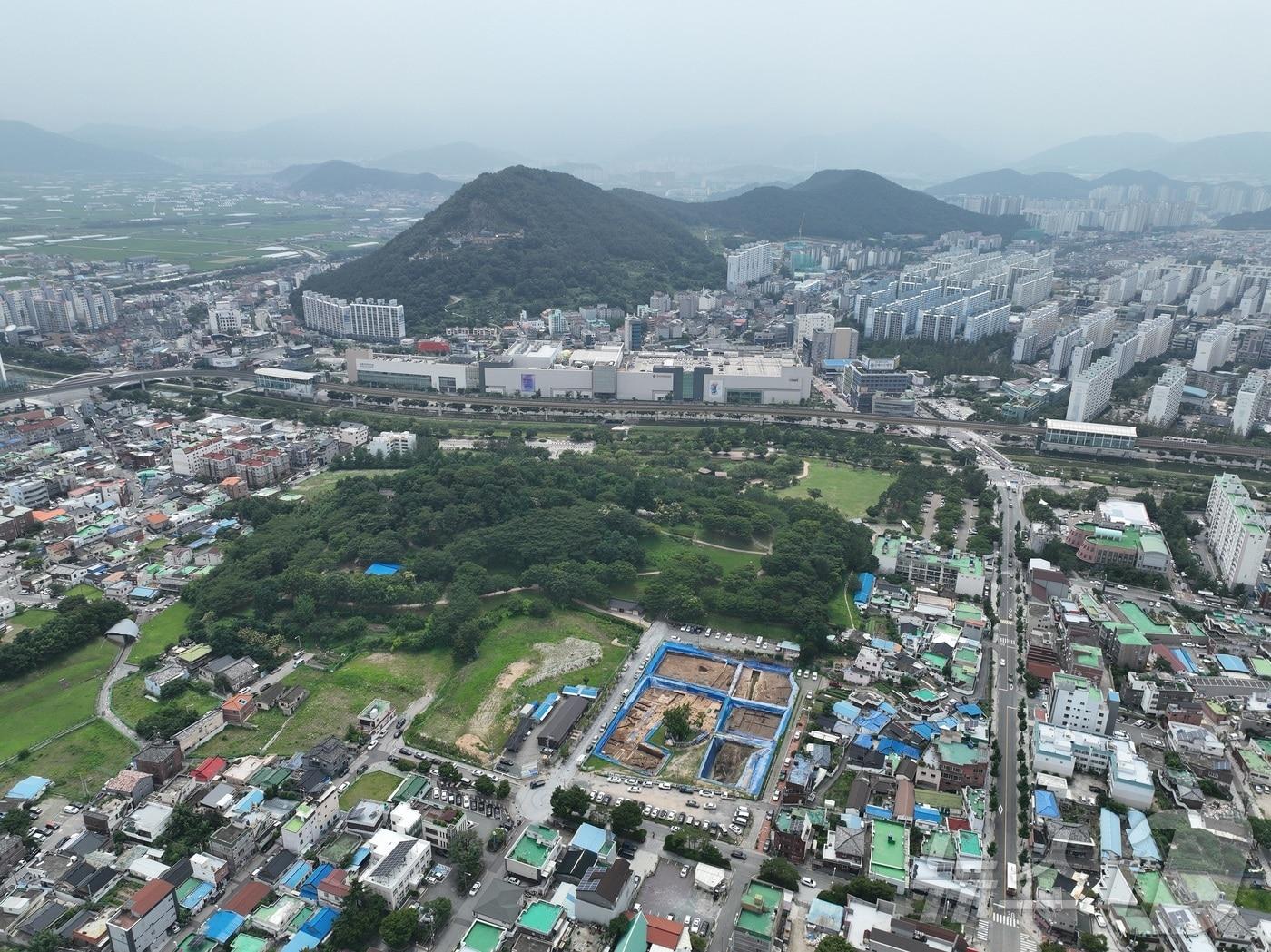 본문 이미지 - 김해 봉황동 유적 전경.(국립가야문화유산연구소 제공)