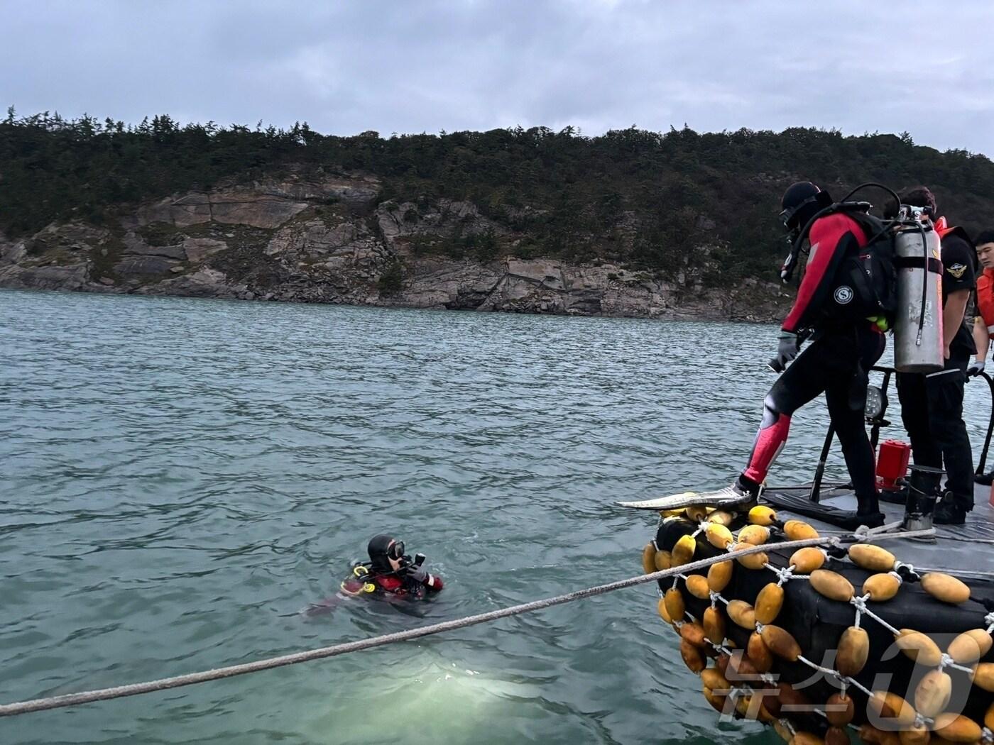 본문 이미지 - 군산 횡경도 인근 해상에서 지난 22일 60대 선장이 실종돼 군산해경이 수색을 벌이고 있다.(군산해경 제공) 2024.10.23/뉴스1