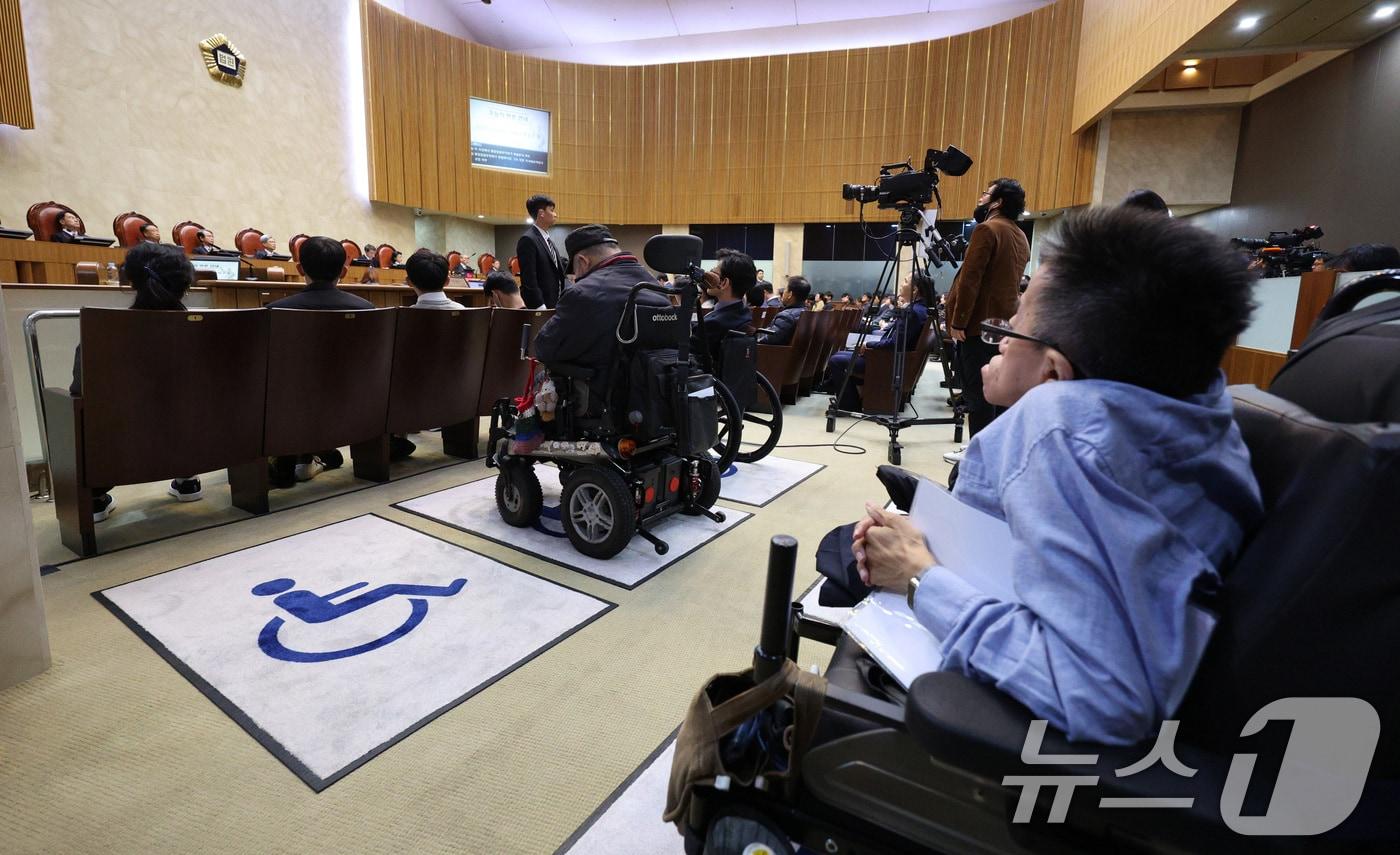 본문 이미지 - 조희대 대법원장이 23일 오후 서울 서초구 대법원에서 열린 차별구제 청구 등 소송 상고심 사건에 대한 공개 변론에서 발언하고 있다. 2024.10.23/뉴스1 ⓒ News1 신웅수 기자