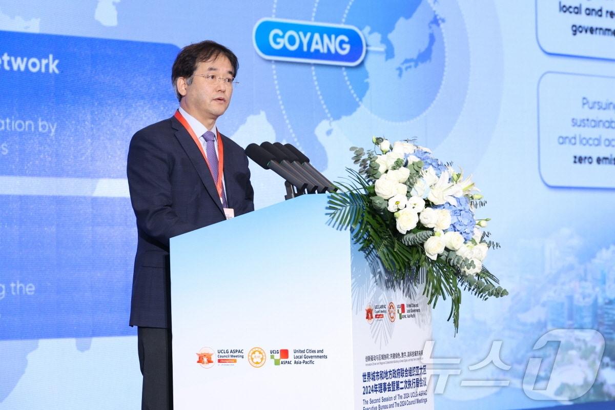 본문 이미지 - 23일 중국 정저우에서 열린 UCLG ASPAC 제2차 집행부회의 포럼에서 기조연설 중인 이동환 고양시장. (고양시 제공)