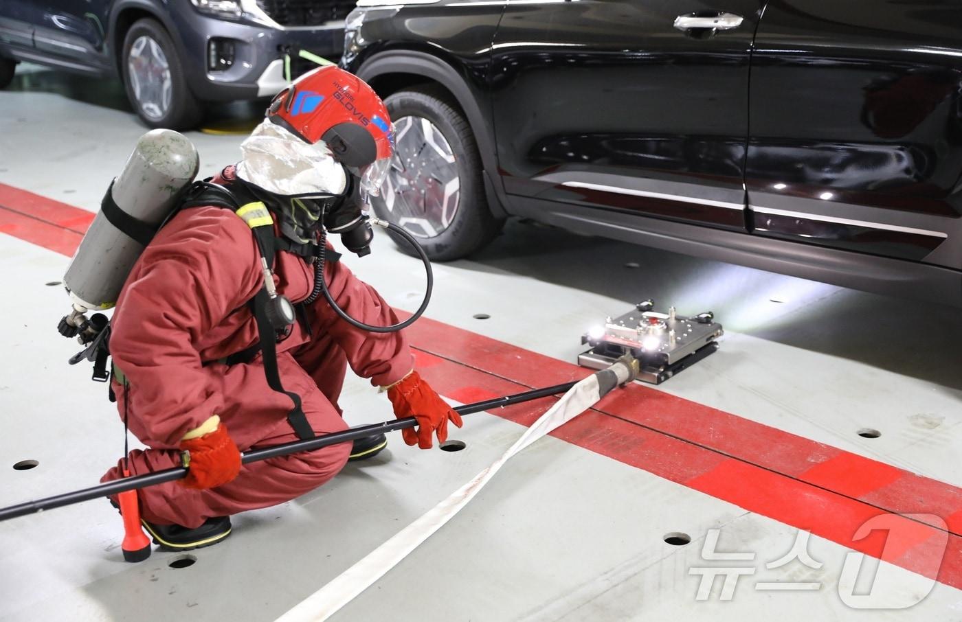 현대글로비스는 관통형 전기차 화재 진압 장비 ‘EV 드릴 랜스’(EV-Drill Lance)를 자사 자동차운반선에 보급했다고 24일 밝혔다.(현대글로비스 제공)