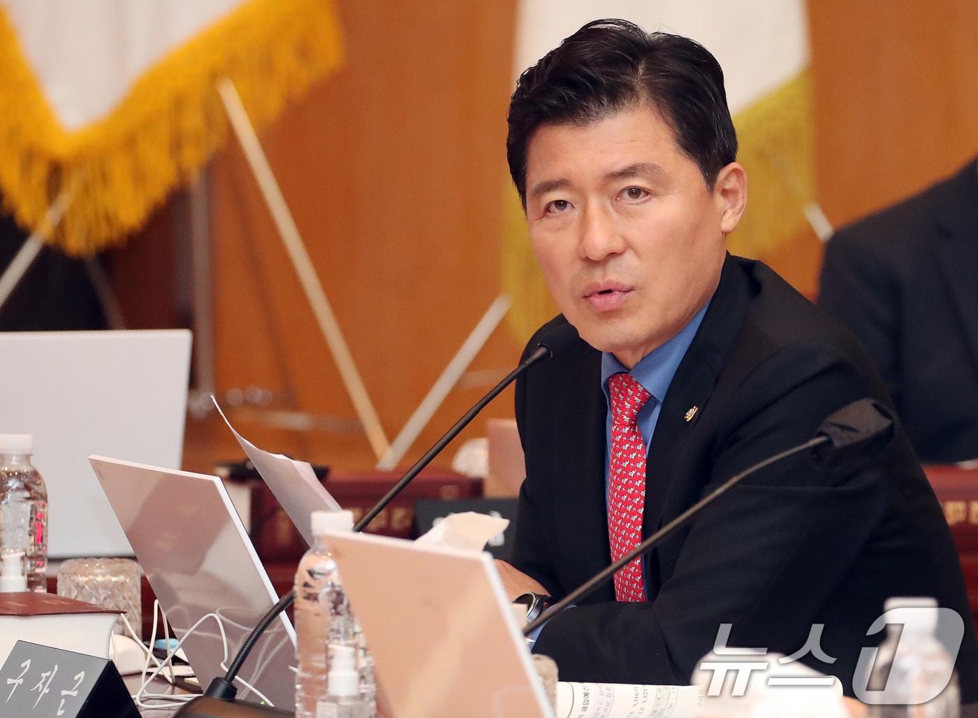 본문 이미지 - 구자근 국민의힘 의원이 24일 오전 대구 중구 한국은행 대구경북본부에서 열린 국회 기획재정위원회의 대구지방국세청, 대구본부세관, 대구지방조달청, 동북지방통계청, 한국은행 대구경북본부·포항본부에 대한 2024년도 국정감사에서 질의하고 있다. 2024.10.24/뉴스1 ⓒ News1 공정식 기자