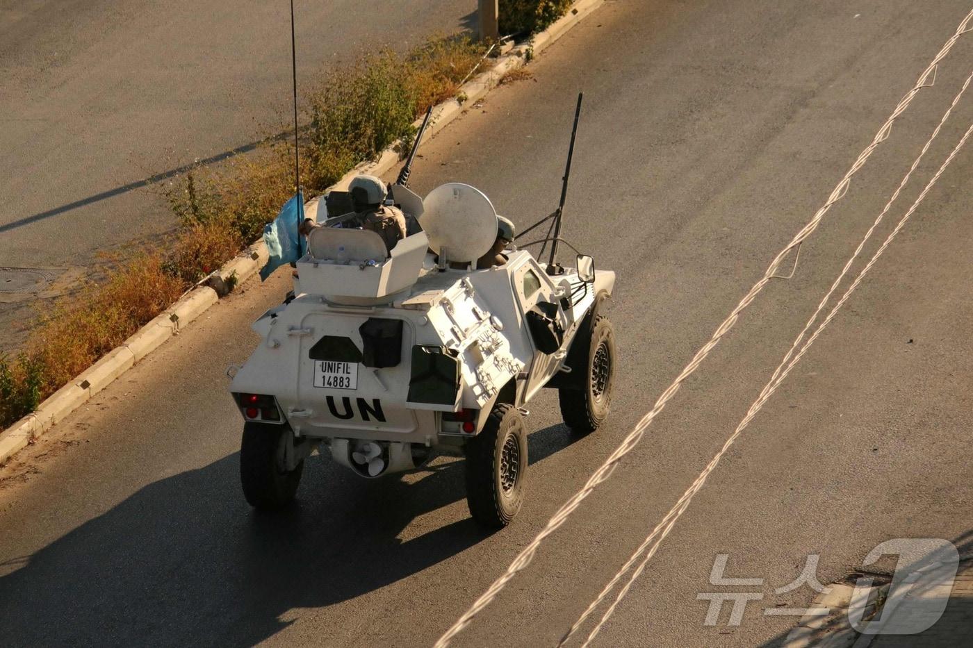 23일&#40;현지시간&#41; 레바논 남부 마르자윤에서 유엔 평화유지군&#40;UNIFIL&#41; 장갑차가 순찰을 하고 있다. 2024.10.24 ⓒ AFP=뉴스1 ⓒ News1 우동명 기자