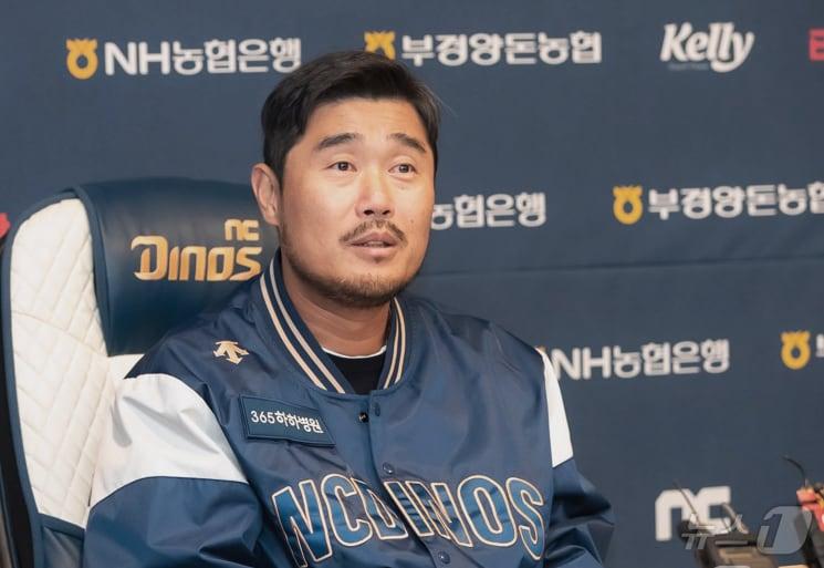 본문 이미지 - 이호준 신임 NC다이노스 감독이 24일 오후 경남 창원시 마산회원구 창원NC파크 인터뷰실에서 기자회견을 하고 있다. &#40;NC다이노스 제공&#41; 2024.10.24/뉴스1