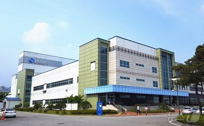 본문 이미지 - 휴온스바이오파마가 차세대 보툴리눔 톡신 연구개발에 속도를 내고 있다.(휴온스그룹 제공)/뉴스1 ⓒ News1