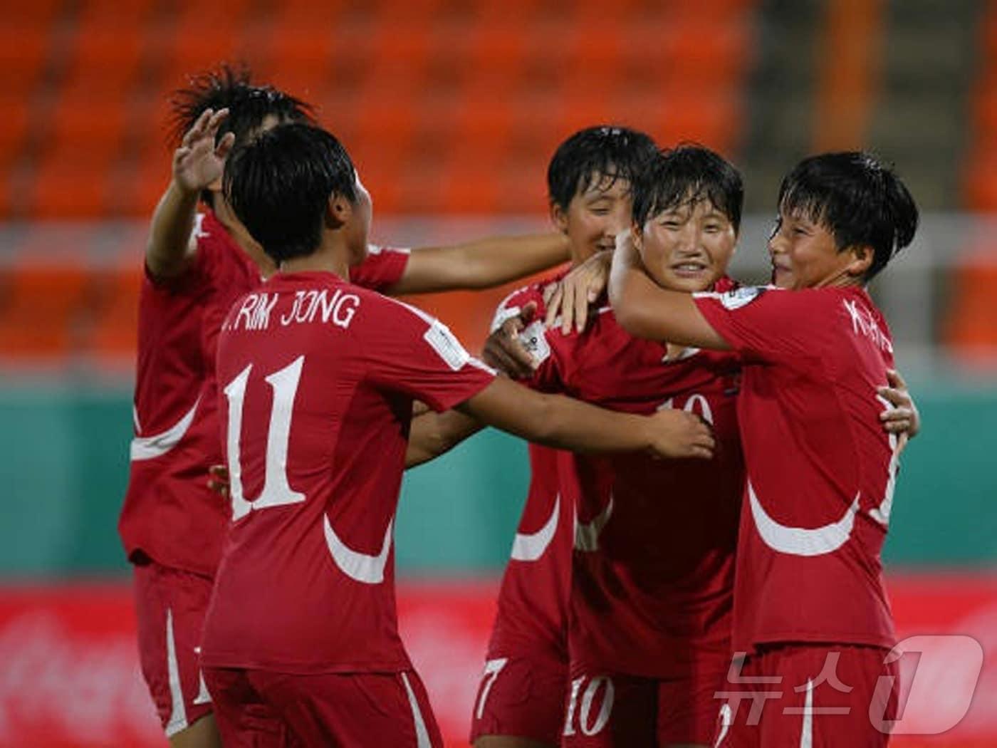 본문 이미지 - (평양 노동신문=뉴스1) = 지난 2024년 국제축구연맹(FIFA) 17살 미만 (U-17) 여자월드컵경기대회에 참여한 북한 여자 축구팀의 모습[국내에서만 사용가능. 재배포 금지. DB 금지. For Use Only in the Republic of Korea. Redistribution Prohibited] rodongphoto@news1.kr