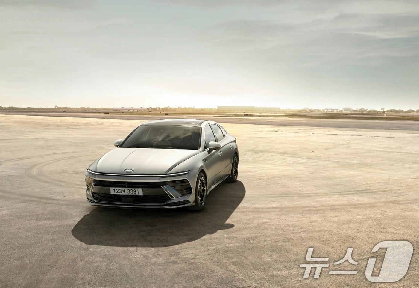 현대자동차 대표 중형 세단 ‘쏘나타 디 엣지’의 연식 변경 모델인 &#39;2025 쏘나타 디 엣지&#39;의 모습 &#40;현대자동차 제공&#41; 2024.10.25/뉴스1