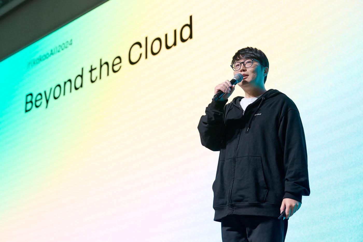 이어형 카카오엔터프라이즈 최고기술책임자(CTO)가 24일 경기도 용인시 카카오 인공지능(AI) 캠퍼스에서 열린 '이프카카오(if kakaoAI 2024)' 개발자 콘퍼런스에서 발표를 하고 있다. (카카오엔터프라이즈 제공)