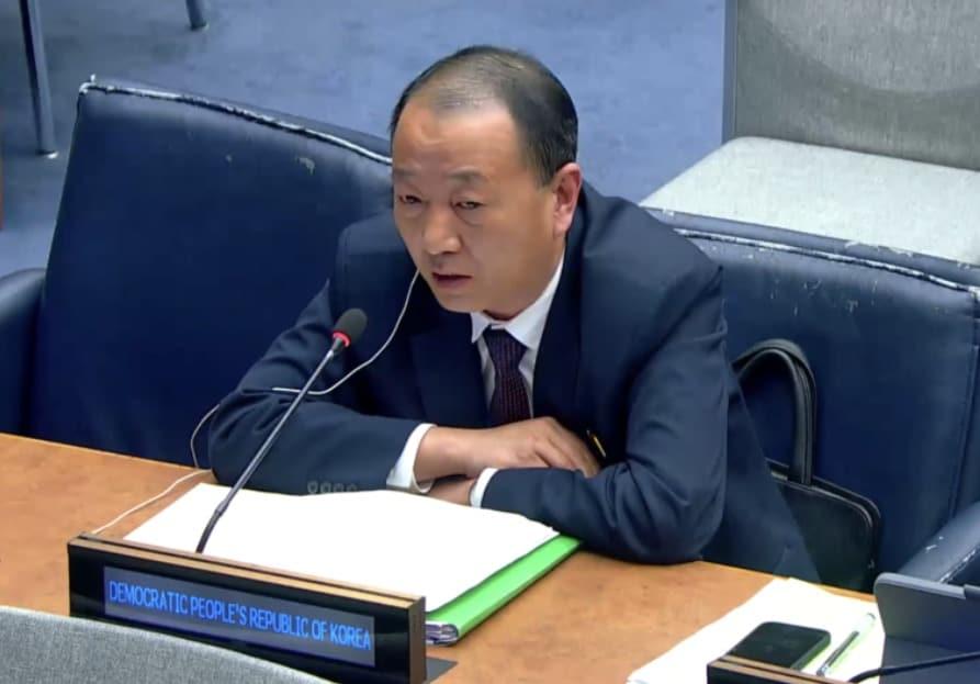 본문 이미지 - 24일 미국 뉴욕 유엔본부에서 개최된 유엔총회 제1위원회 회의에서 림무성 북한 외무성 국장이 한국 발언에 대해 반박하고 있다. &#40;UNTV 갈무리&#41;