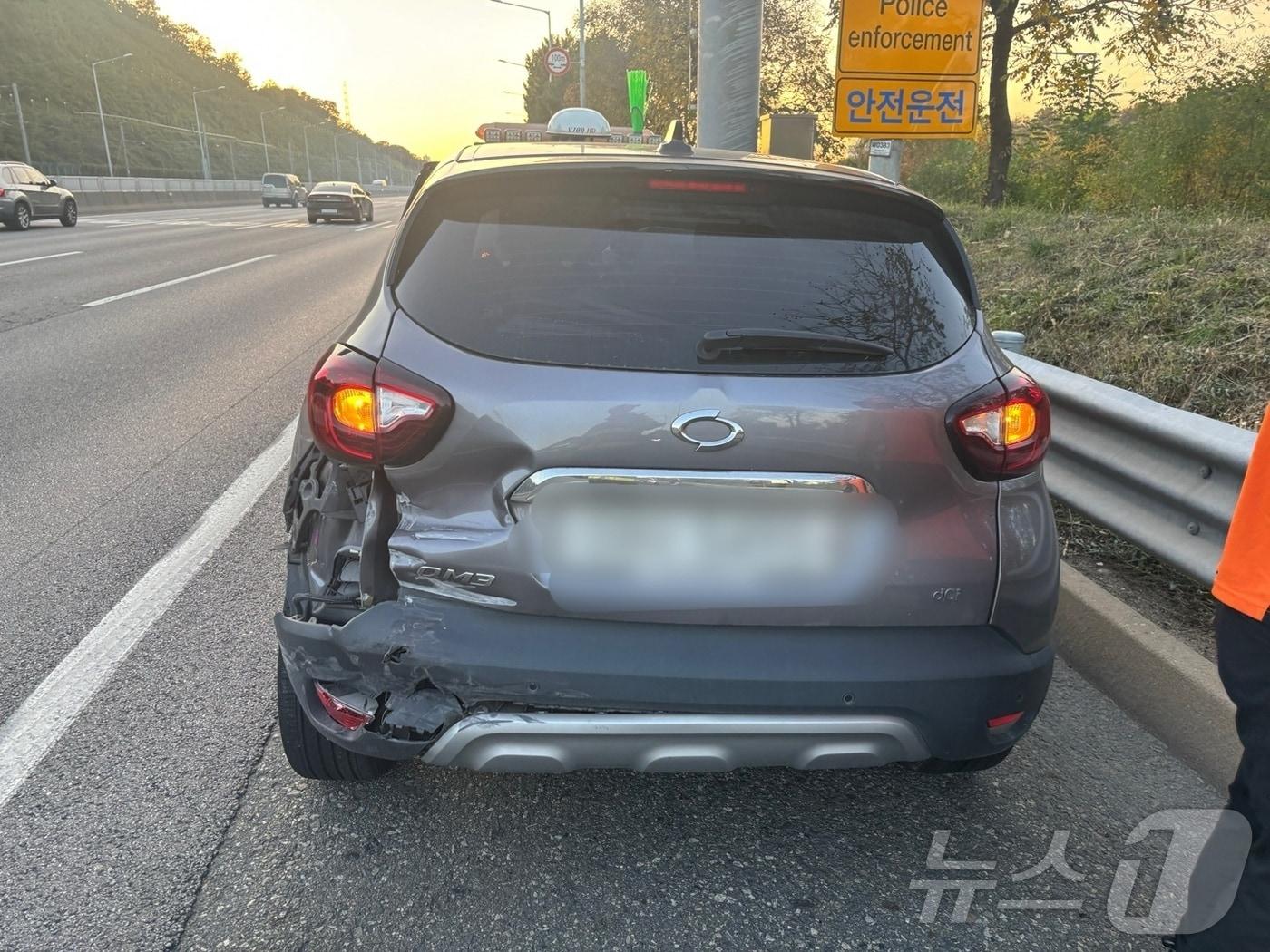 본문 이미지 - 사고가 발생한 차량의 모습(인천경찰청 제공) / 뉴스1