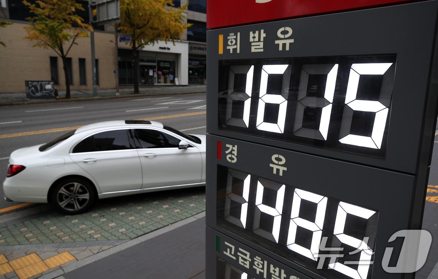 서울의 한 주유소 휘발윳값이 1,615원을 나타내고 있다.ⓒ News1 오대일 기자
