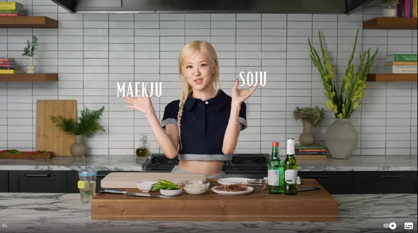 본문 이미지 - 소맥에 대해서 소개하고 있는 로제&#40;보그 유튜브 채널 갈무리&#41;