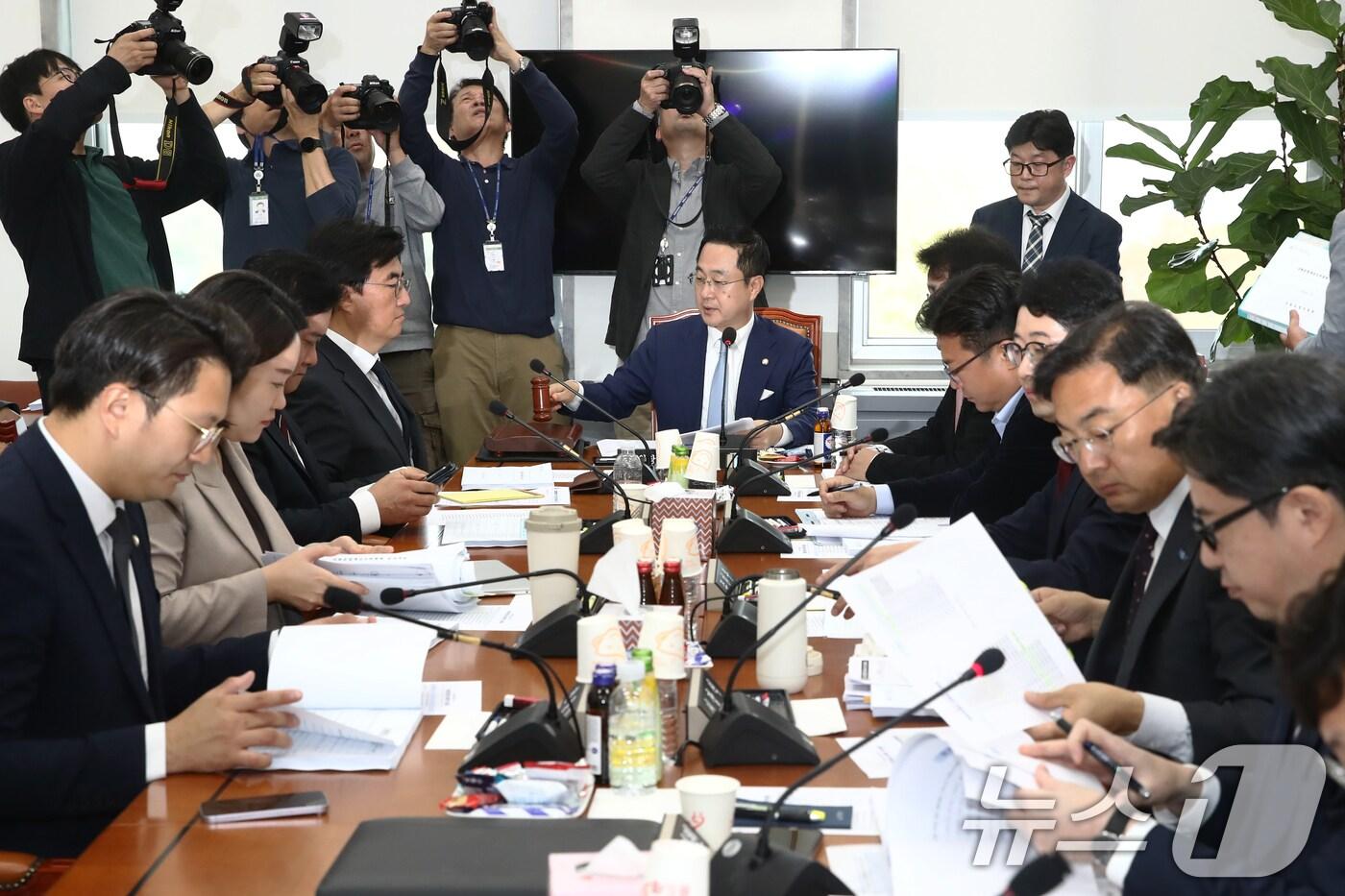 본문 이미지 - 28일 오전 서울 여의도 국회에서 열린 운영위원회의 국회운영개선 소위원회를 박성준 소위원장이 주재하고 있다. 2024.10.28/뉴스1 ⓒ News1 이광호 기자